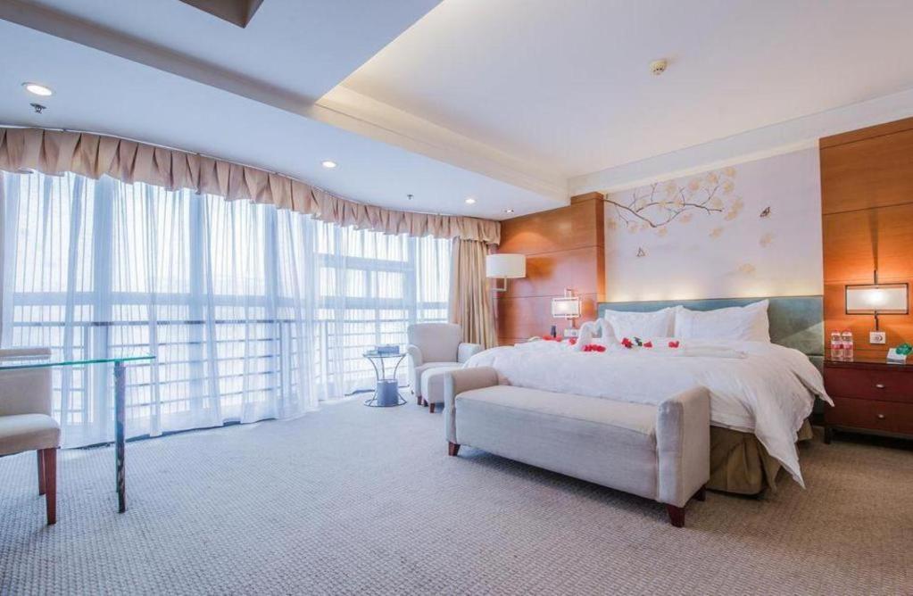Linyi Blue Horizon Intenational Hotel Экстерьер фото